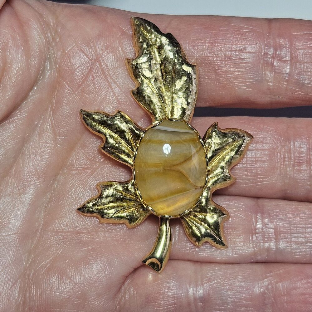 Vintage Gold Tone Oval Swirled Semiprecious Stone Leaf Brooch